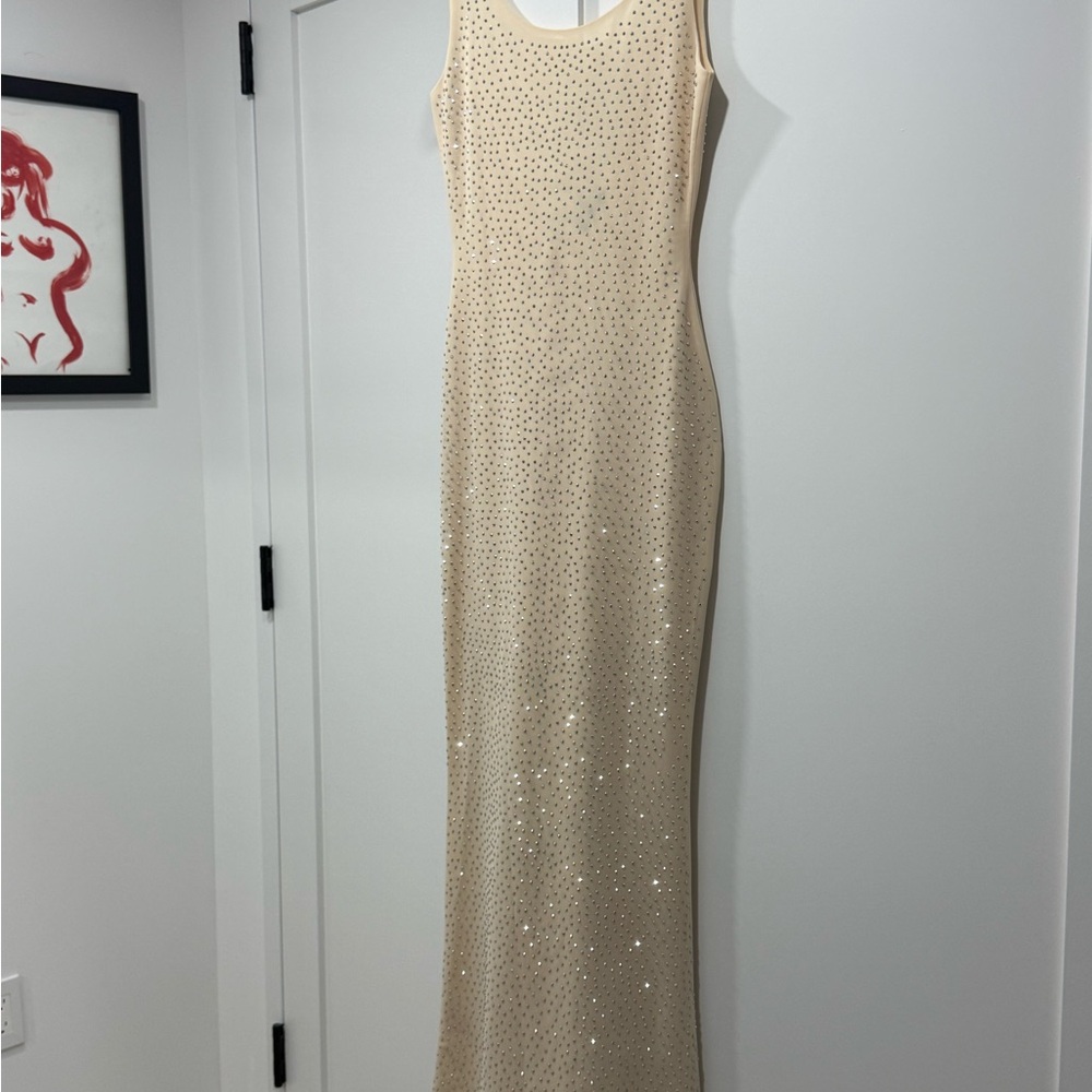 Chic Sleeveless Cream Maxi Dress
